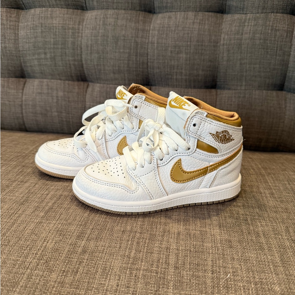 Kids Jordan 1 Retro High OG White/metallic gold